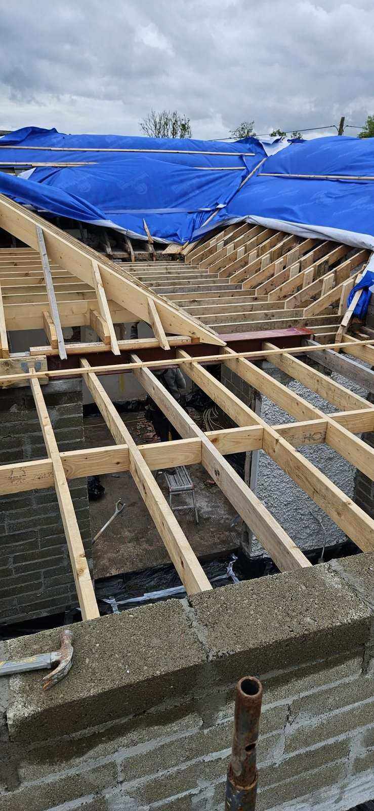 Extension roof structure